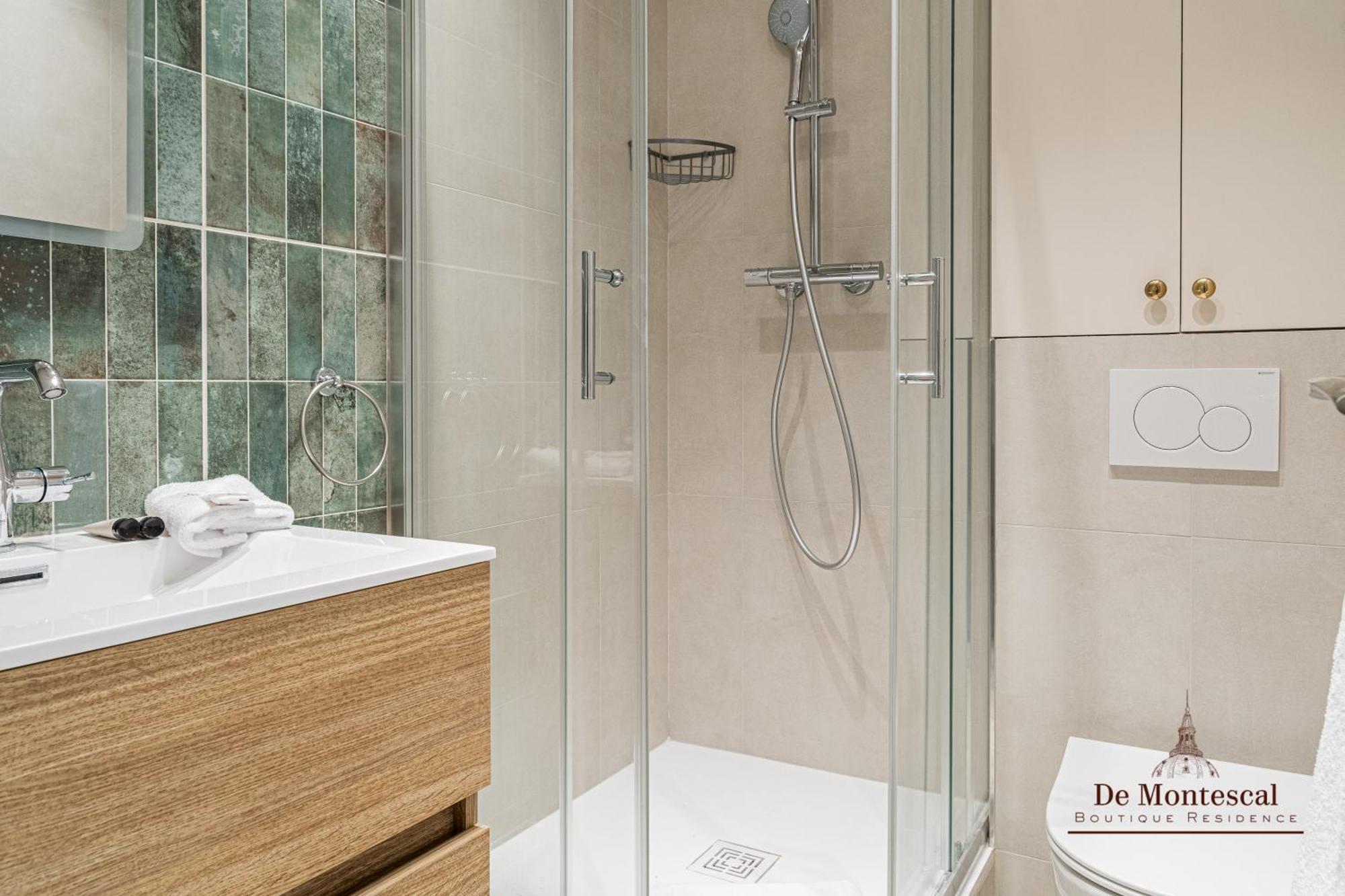 De Montescal- Montparnasse Central With Ac 11 To 14M2 Studio In A Prime Location Paris Bagian luar foto