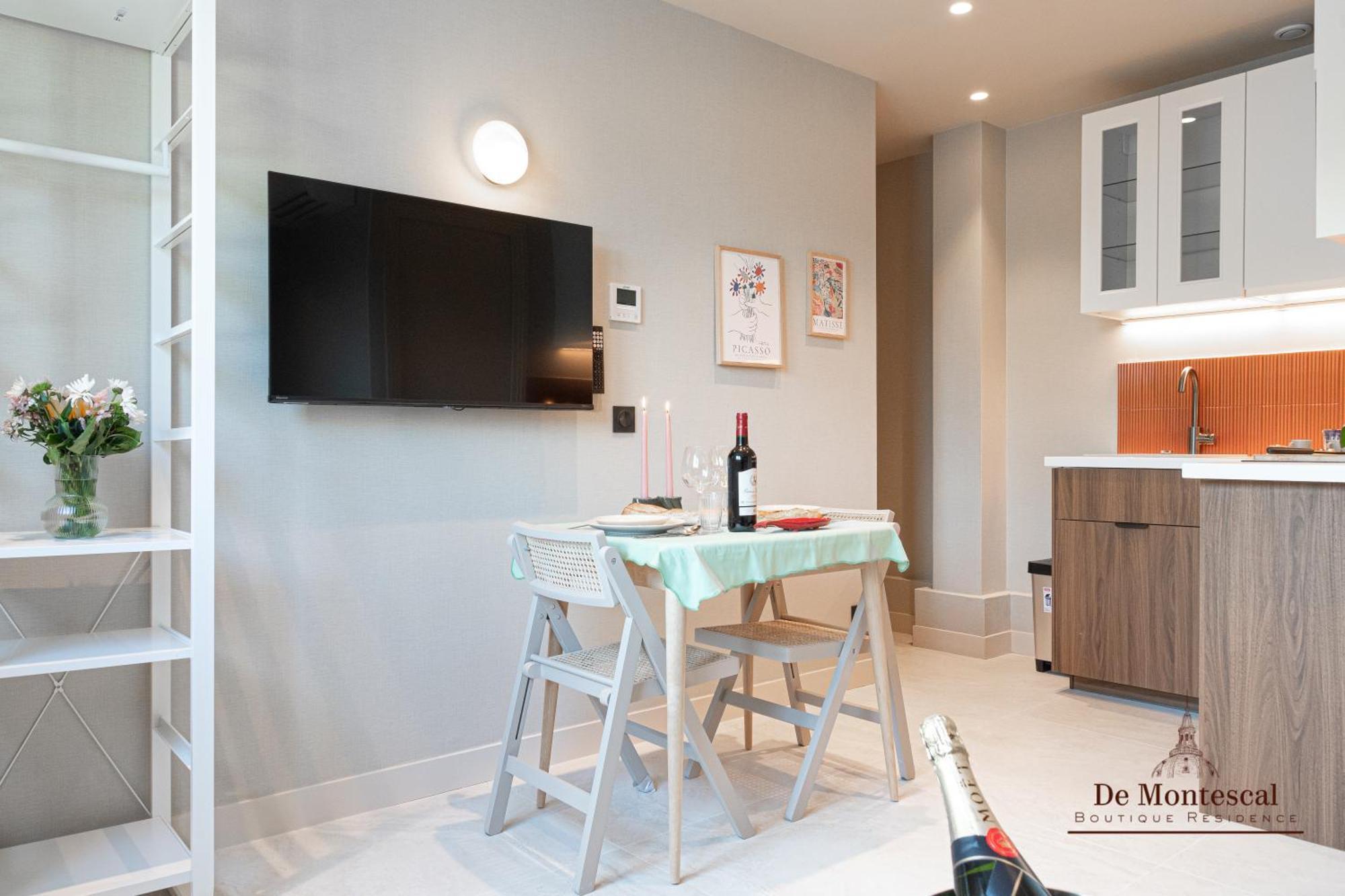 De Montescal- Montparnasse Central With Ac 11 To 14M2 Studio In A Prime Location Paris Bagian luar foto