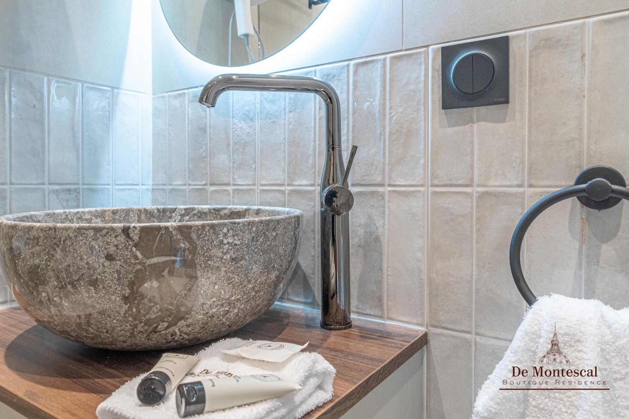 De Montescal- Montparnasse Central With Ac 11 To 14M2 Studio In A Prime Location Paris Bagian luar foto